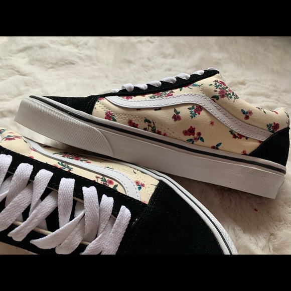Vans Ditzy Floral White Old Skool Sneakers. Women size 6 & 6.5 & 7 - Picture 7 of 13